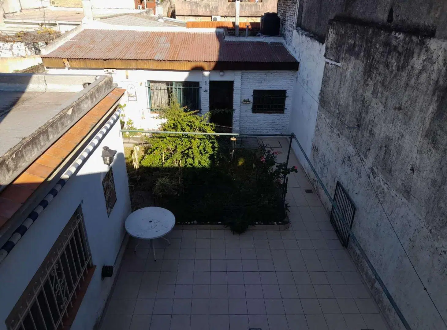 VENTA CASA 4 AMB GERLI A 3 CUAD. DE H. YIRIGOYEN 5