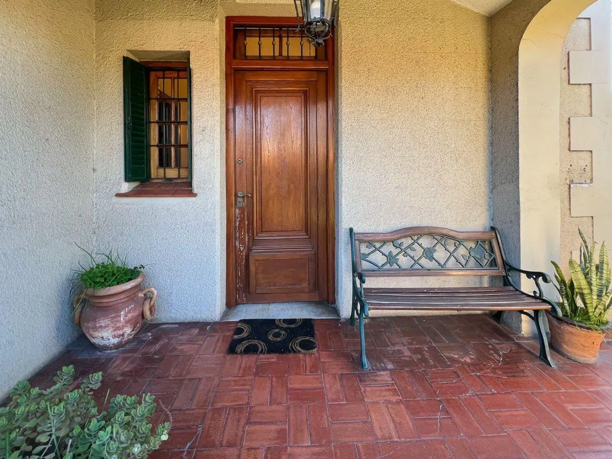 CASA INGLESA EN LOMAS DE ZAMORA C/PILETA 4