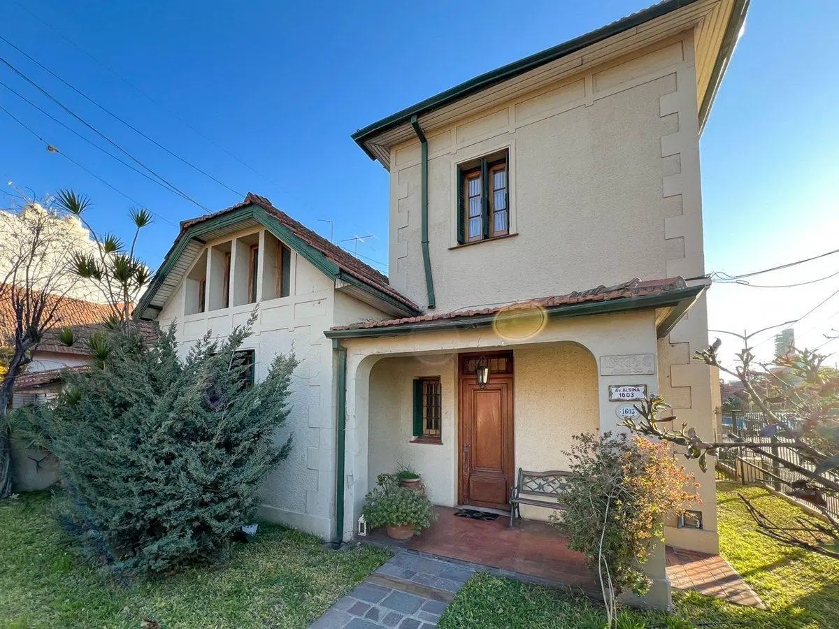 CASA INGLESA EN LOMAS DE ZAMORA C/PILETA 2