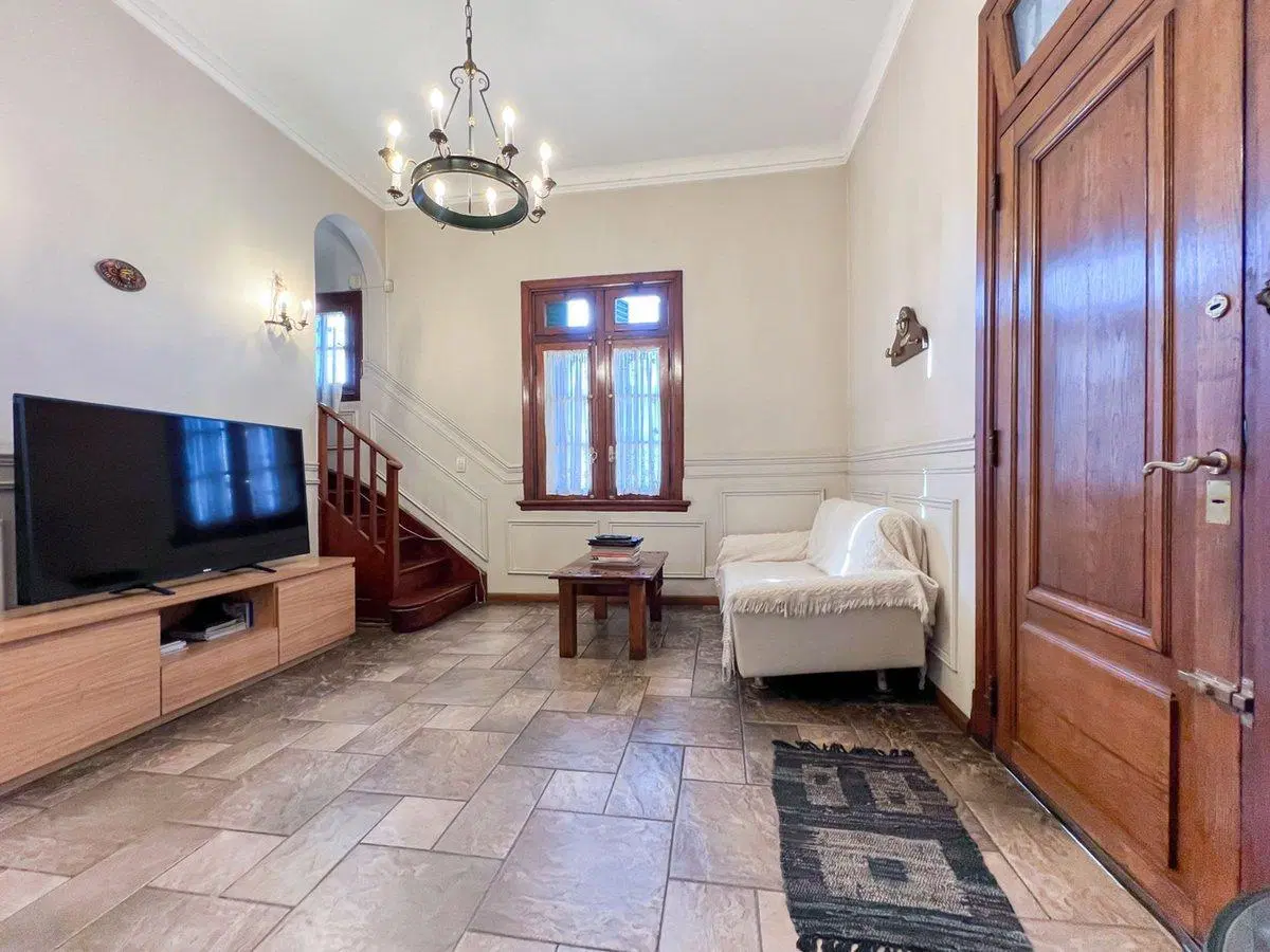 CASA INGLESA EN LOMAS DE ZAMORA C/PILETA 3