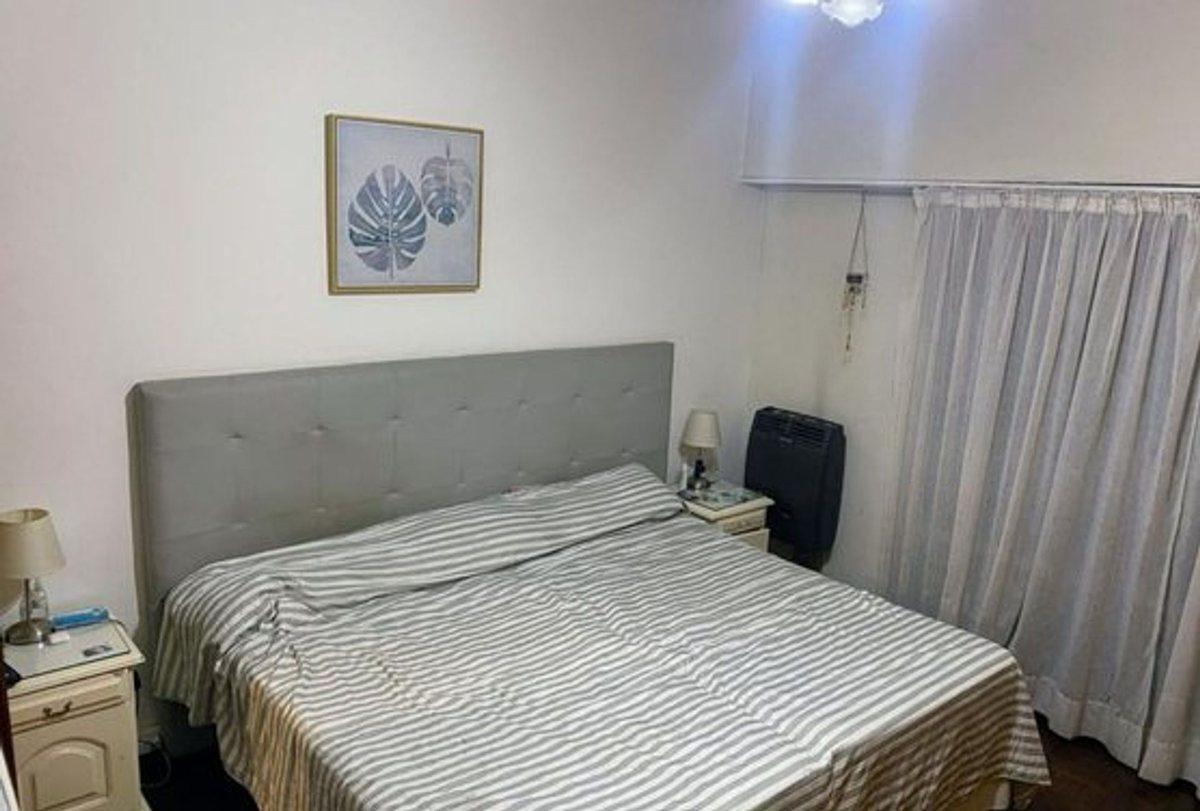 Foto de VENTA CASA EN LOMAS DE ZAMORA CON PARQUE Y QUINCHO, imagen 2
