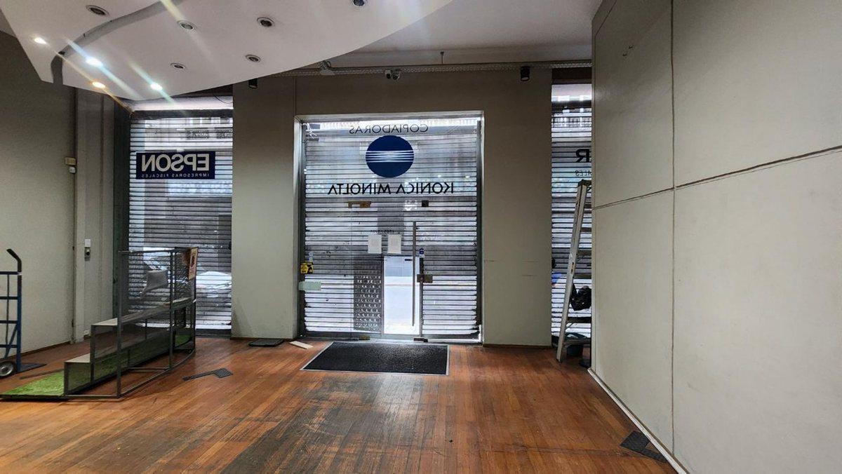 Foto de VENTA LOCAL COMERCIAL DE TRES PLANTAS EN CABA, imagen 1