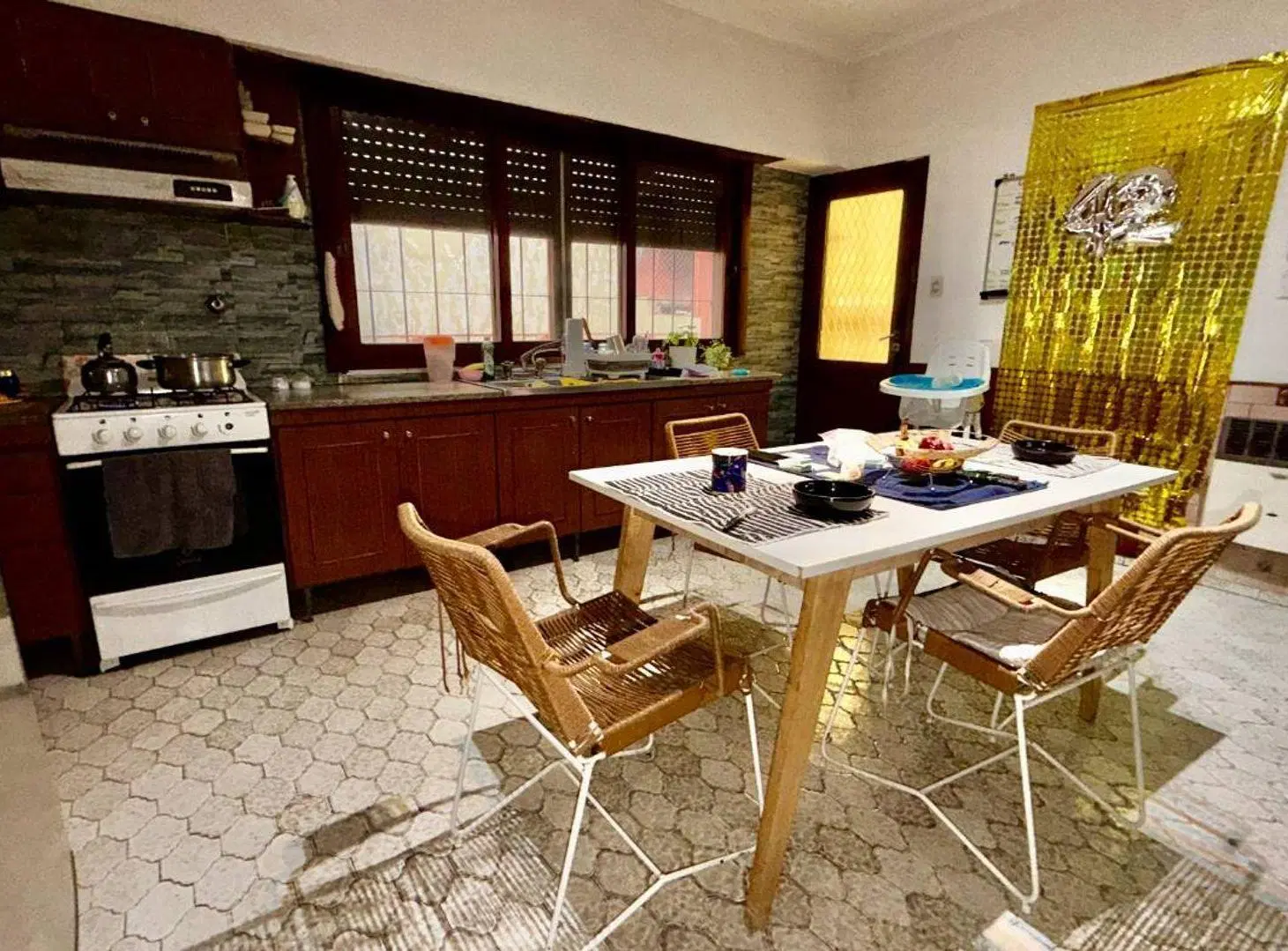 CASA EN 1er PISO CON GALPÓN EN PB - PIÑEYRO 8