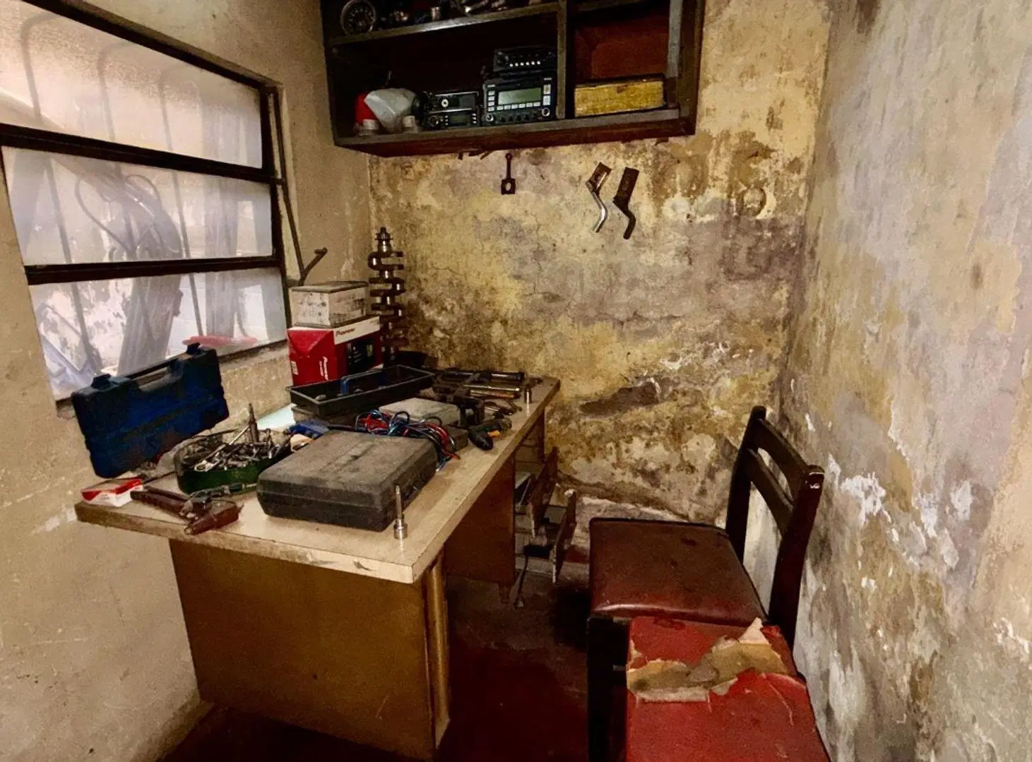 CASA EN 1er PISO CON GALPÓN EN PB - PIÑEYRO 5