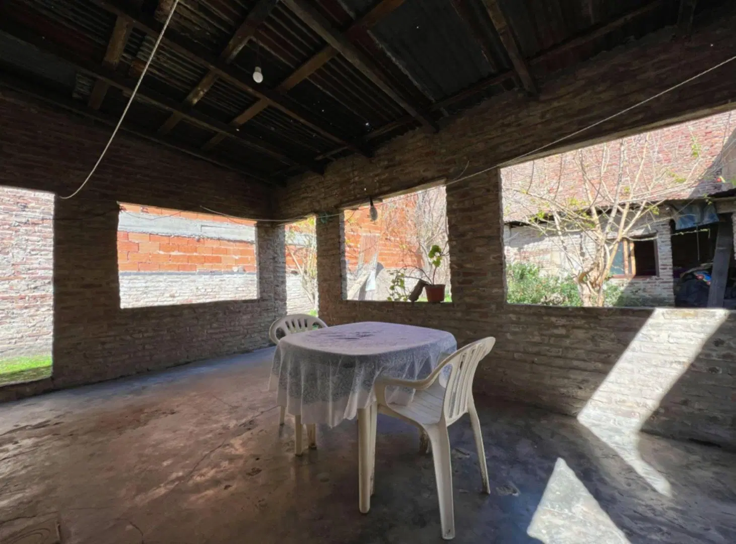 OPORTUNIDAD CASA DE 3AMB.C/COCHERA.FONDO LIBRE. 4