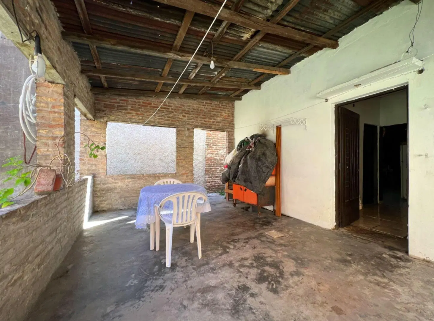 OPORTUNIDAD CASA DE 3AMB.C/COCHERA.FONDO LIBRE. 5