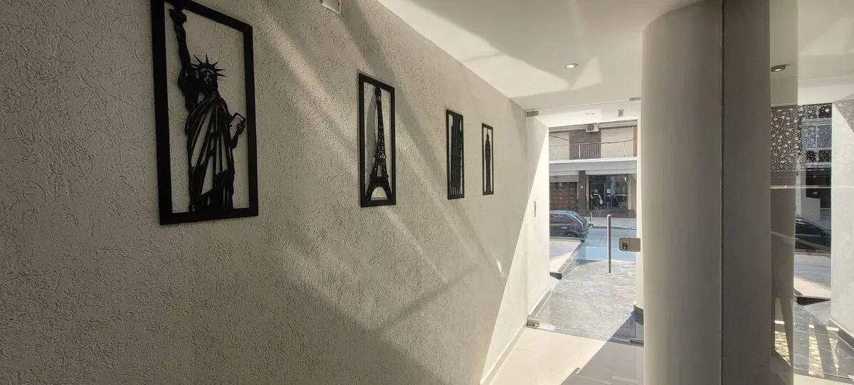 Amplio monoambiente con balcón al frente. Lanusita 5