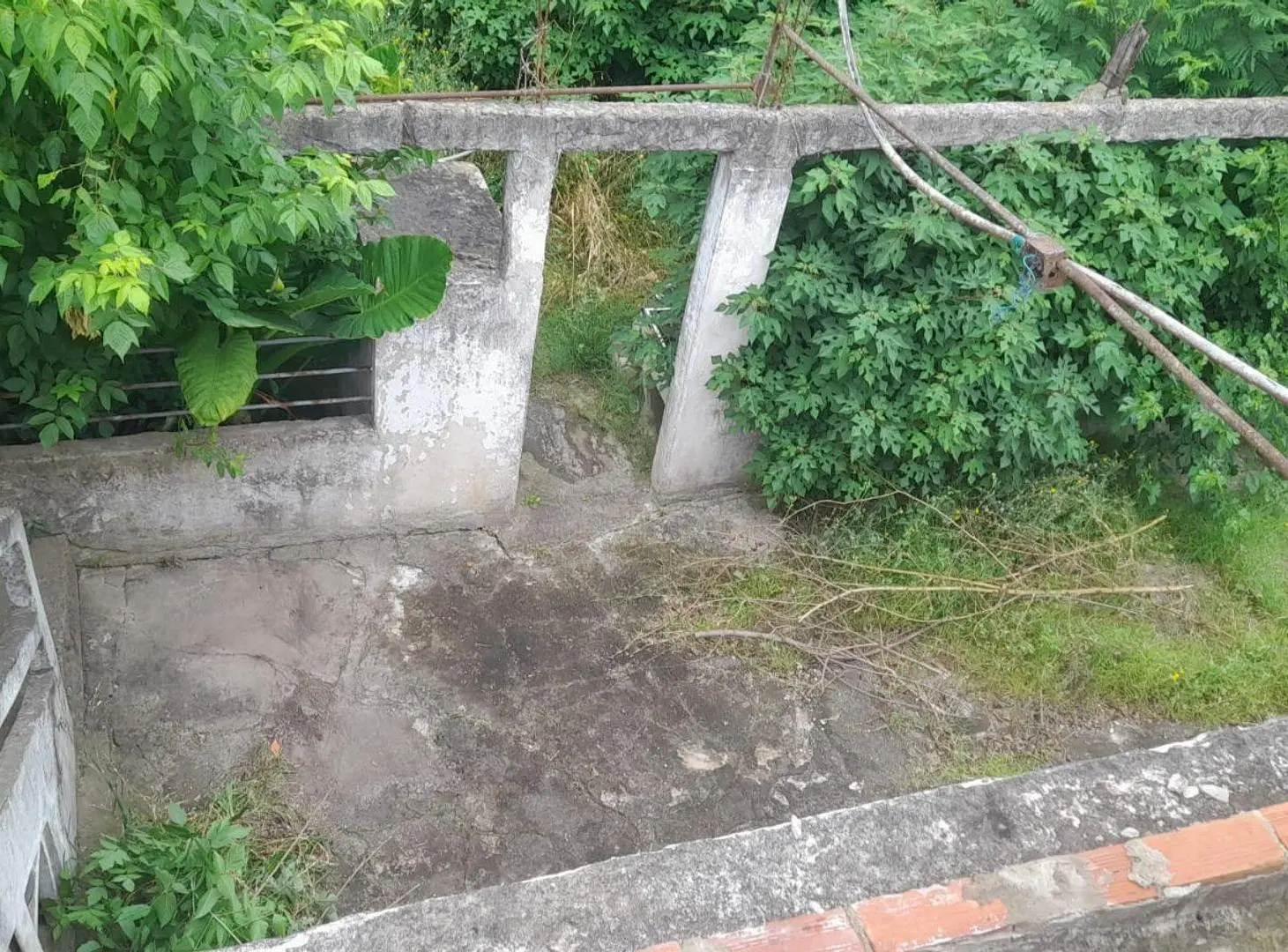 VENTA Casa 3 Amb. Solida a refaccionar - Bosques. 8