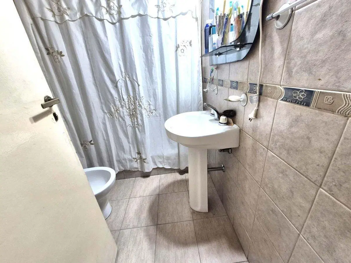 CASA A REFORMAR-4 dormitorios- terraza-LANUS OESTE 8