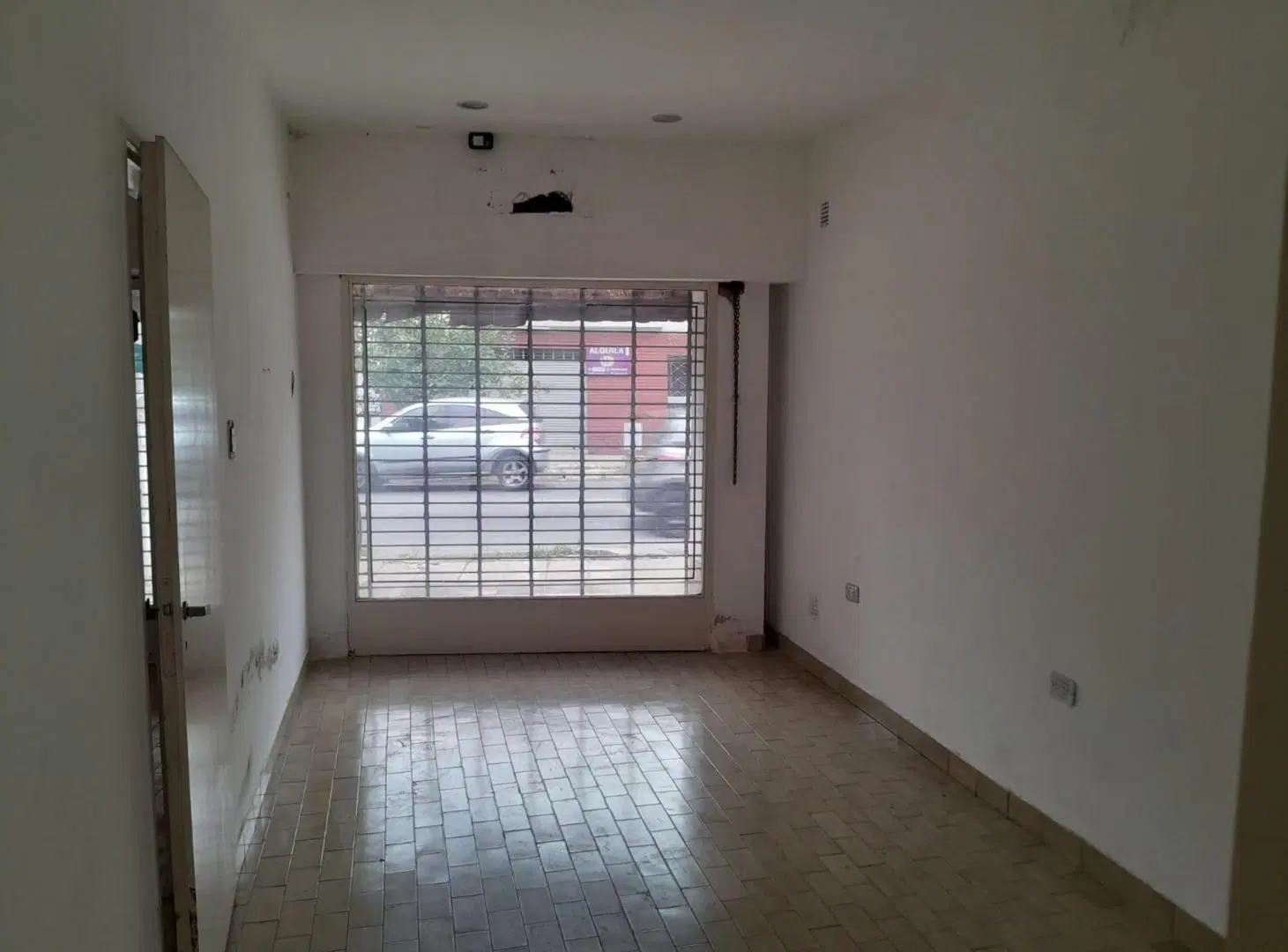 Locales comerciales y depósito en Av. Viamonte 4