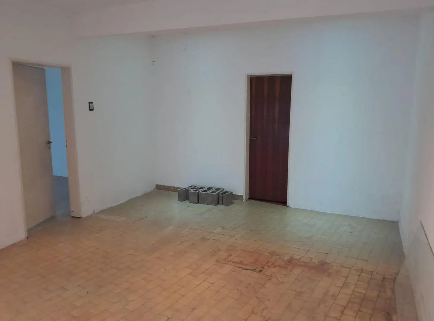 Locales comerciales y depósito en Av. Viamonte 5