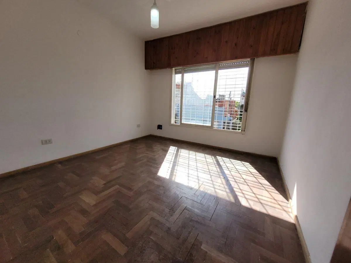 VENTA PH 4 AMBIENTES AL FRENTE CON PATIO LANUS 1