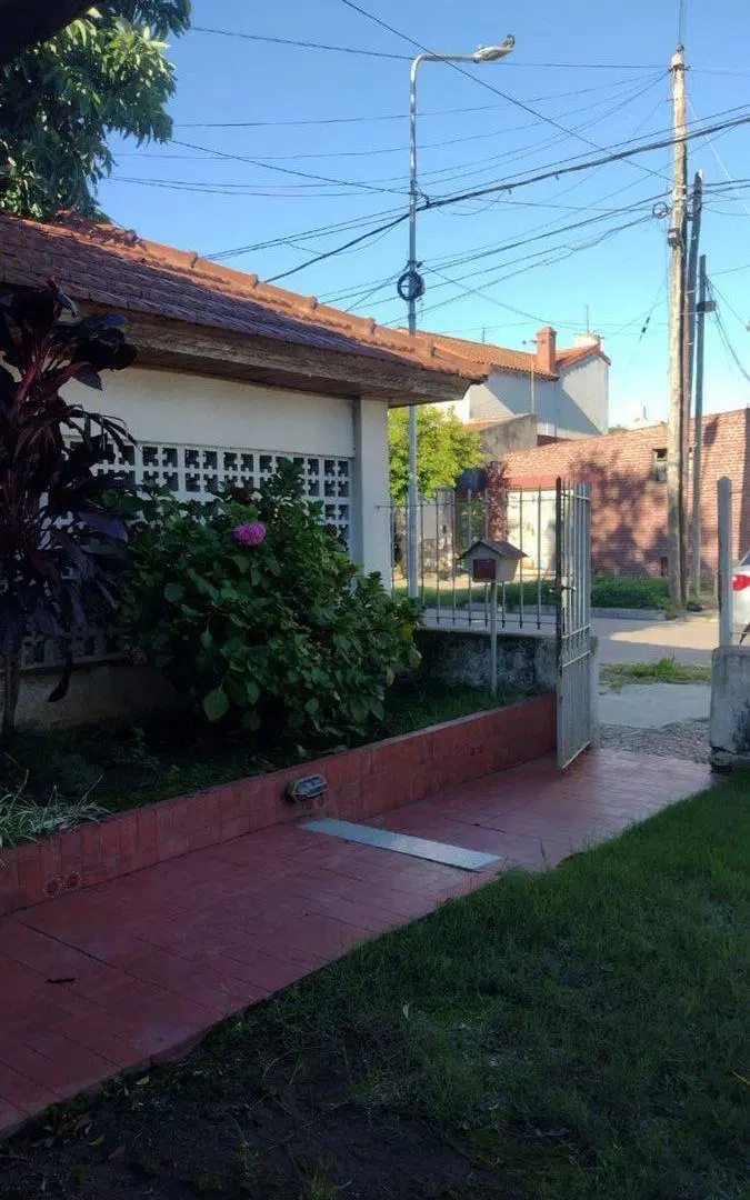 CASA EN VENTA IDEAL PARA 2 FLIAS, SUIPACHA AL 2900 1