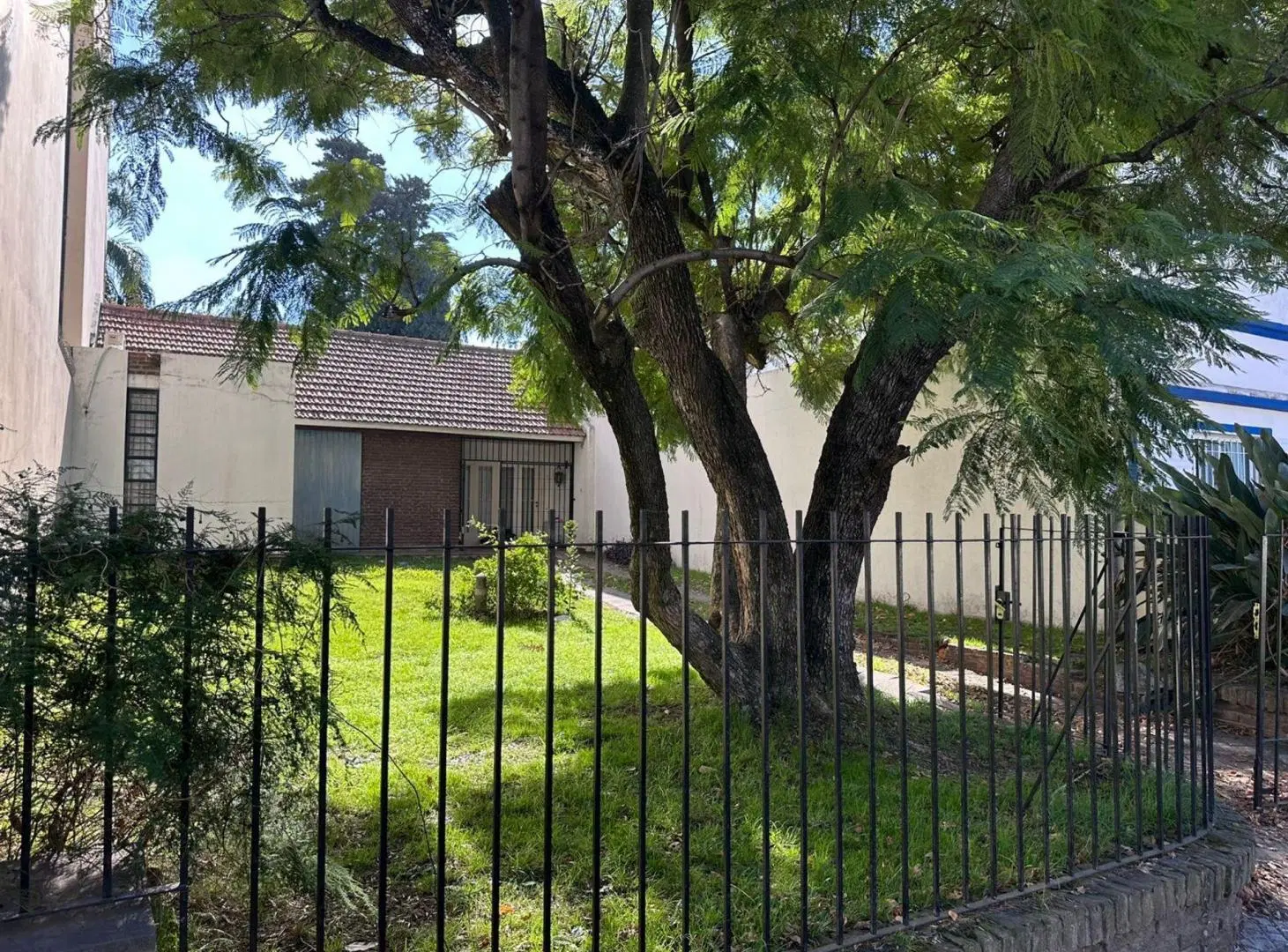 Casa 3 ambientes con hermoso parque 5