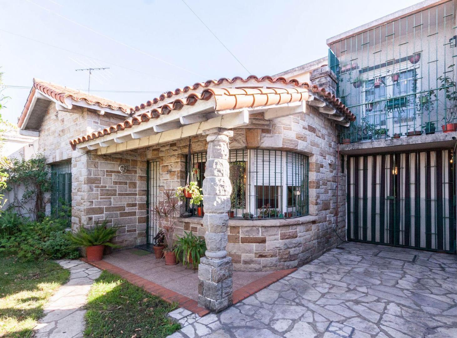 Foto de CASA 4 AMB- PARQUE-GARAGE-APTO CRED, imagen 2