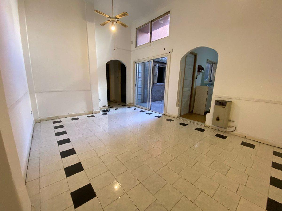 Foto de VENTA Depto 2 Amb con Patio Av. H. Yrigoyen, imagen 5