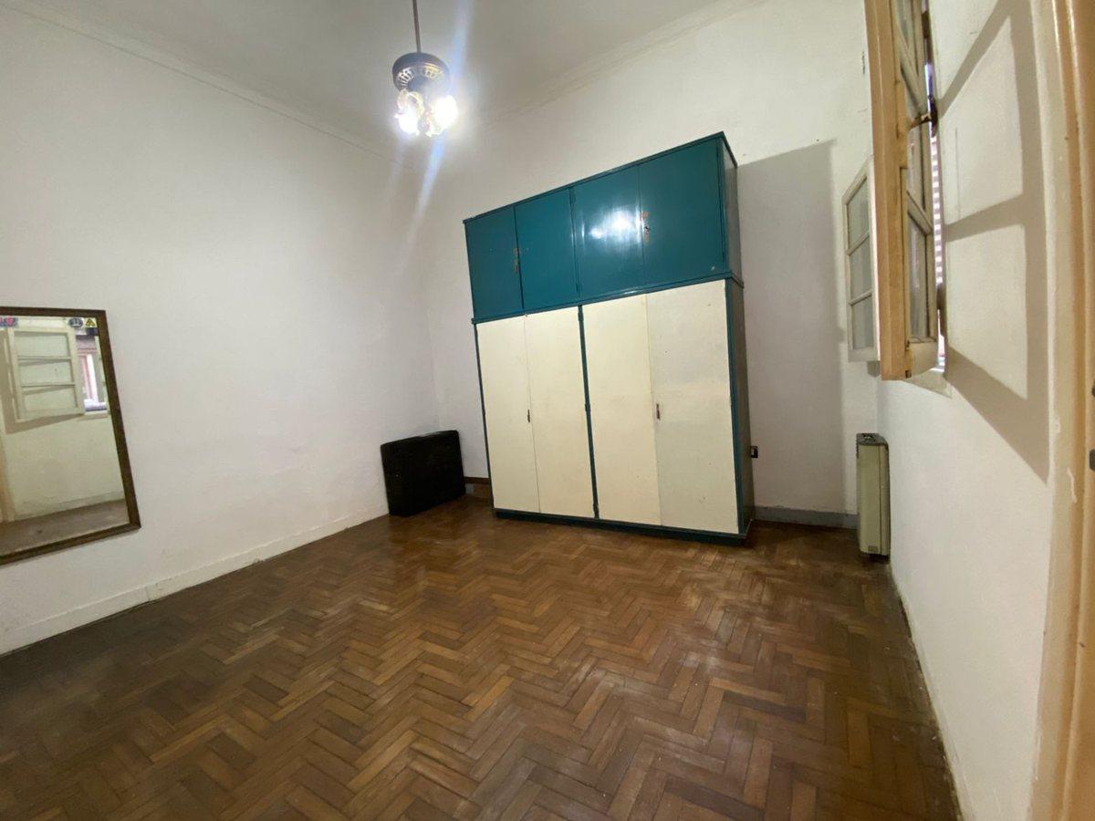 Foto de VENTA Depto 2 Amb con Patio Av. H. Yrigoyen, imagen 1
