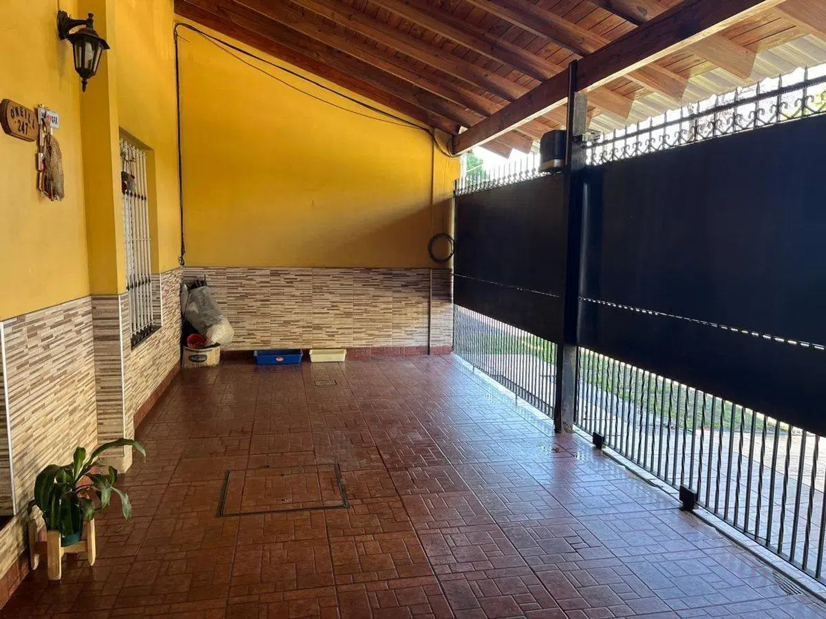 CASA EN VENTA DE 4 AMB. BANFIELD EXCELENTE ESTADO 5