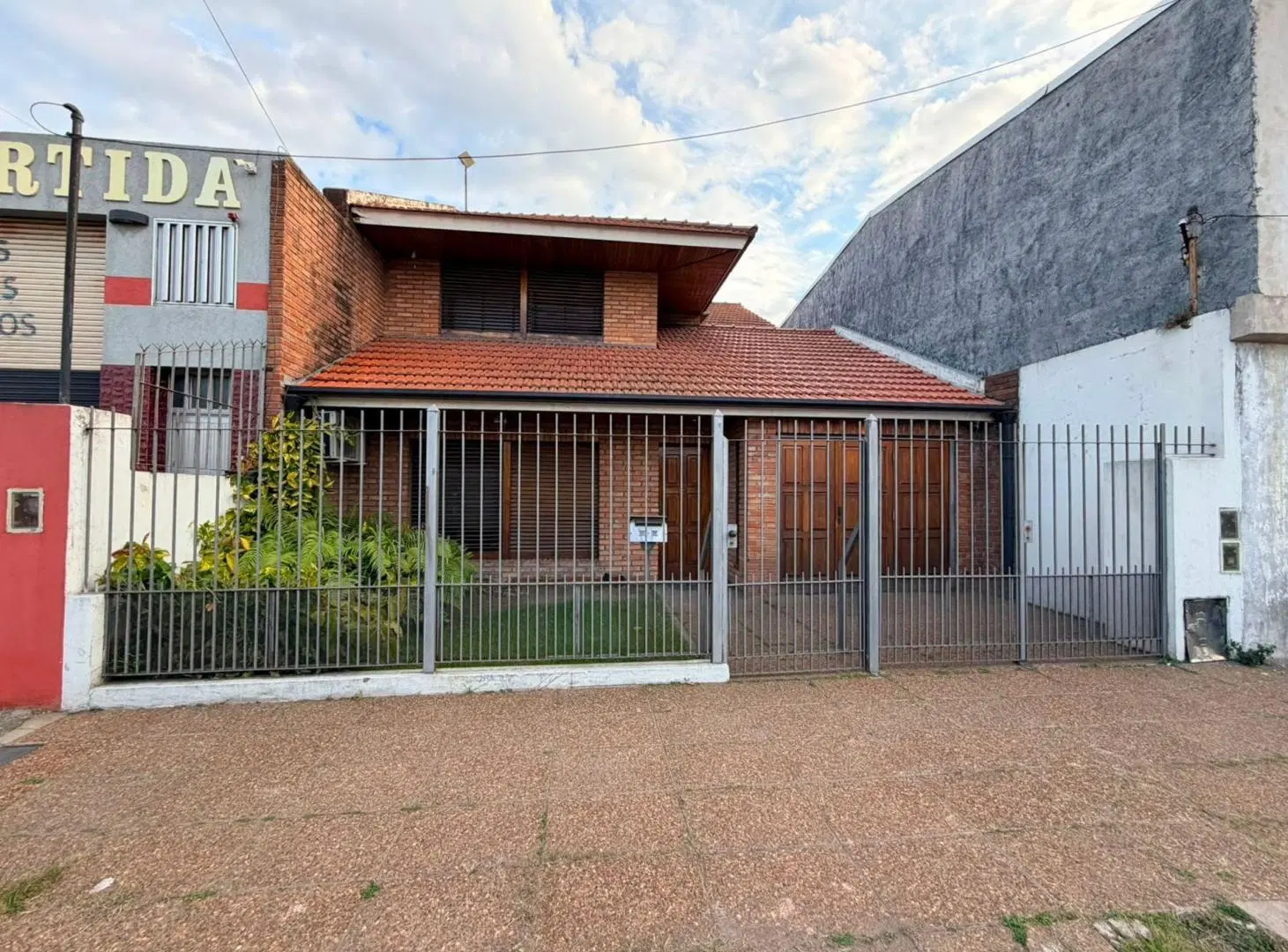CASA 4 AMB/COCHERA/QUINCHO/OPCION 2° PROP DE 2 AMB 4