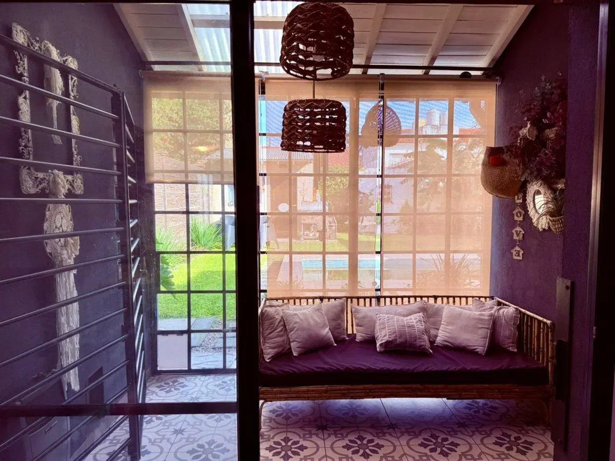 Venta casa 3 ambs. Piscina. Fondo libre. Cochera 2