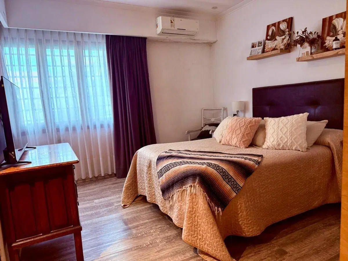 Venta casa 3 ambs. Piscina. Fondo libre. Cochera 3