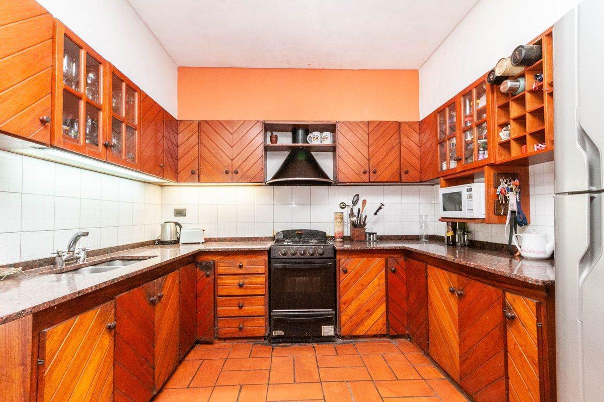 Foto de CASA DE 5 AMB CON GRAN JARDÍN "LOTE 8,66 X 41 MTS", imagen 5
