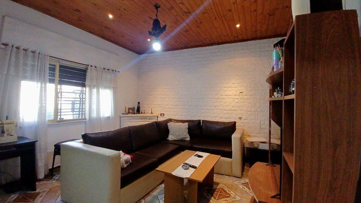 Foto de CASA CON 2/3 DORM.+FONDO+QUINCHO + LOCAL Y COCHERA, imagen 1