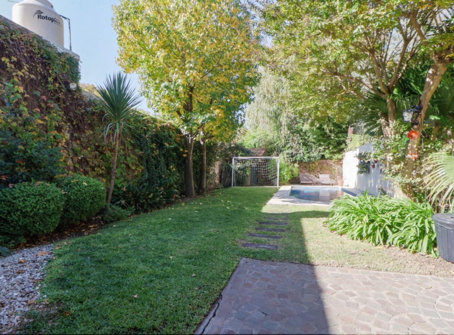 Foto de Casa 4 Amb. piscina - parque - Lomas Residencial, imagen 3