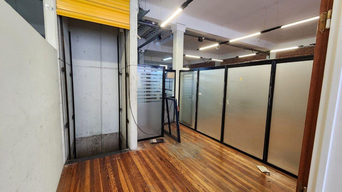 Foto de VENTA OFICINA COMERCIAL DE TRES PLANTAS EN CABA, imagen 4