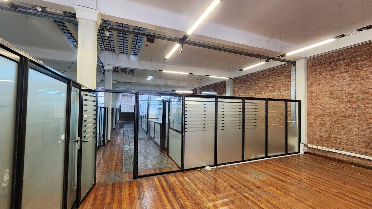 Foto de VENTA OFICINA COMERCIAL DE TRES PLANTAS EN CABA, imagen 5