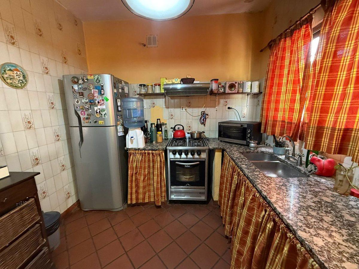 Foto de CASA 5 AMB, CON PARQUE Y COCHERA ATO CREDITO, imagen 4