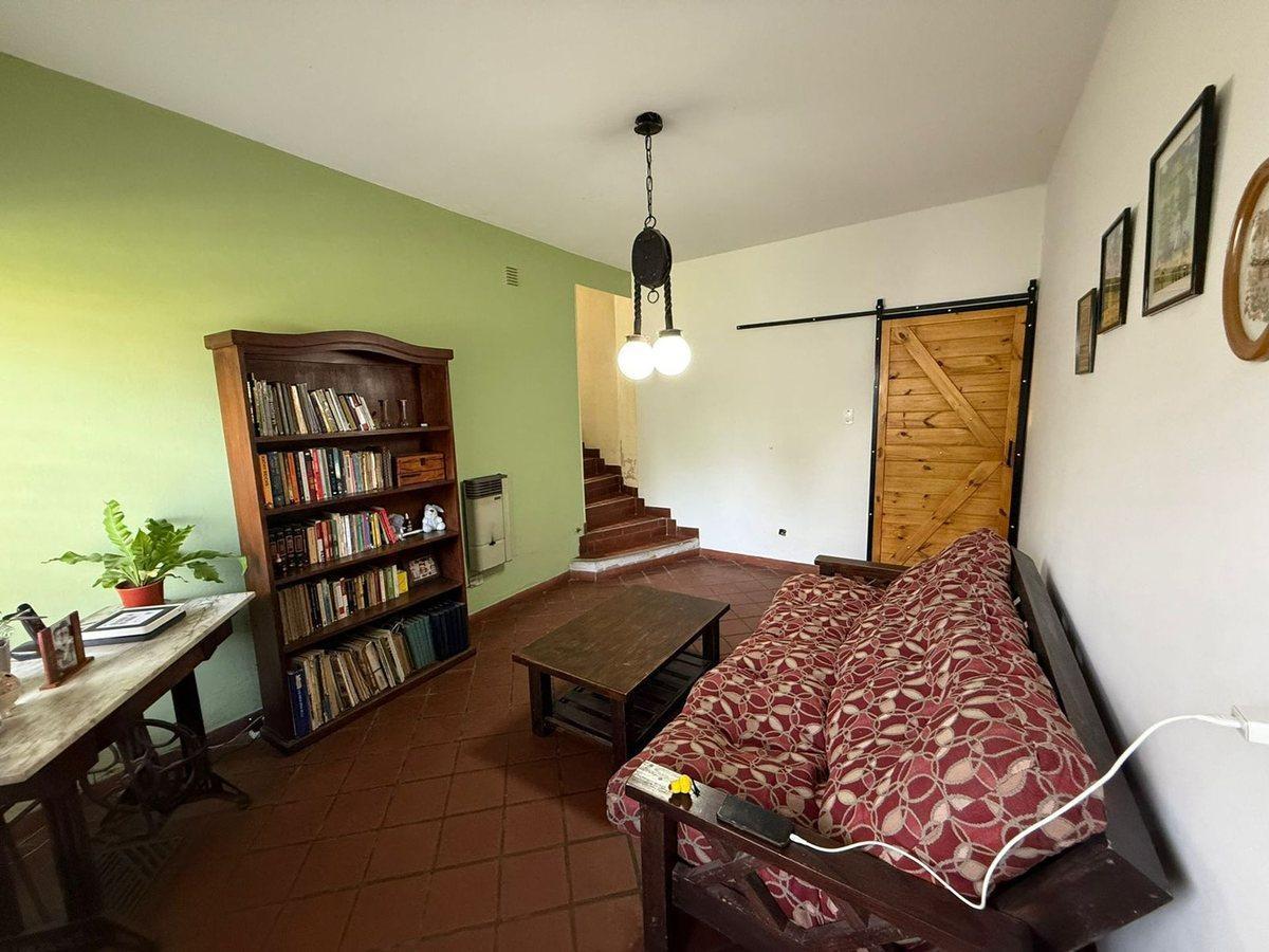 Foto de CASA 5 AMB, CON PARQUE Y COCHERA ATO CREDITO, imagen 2