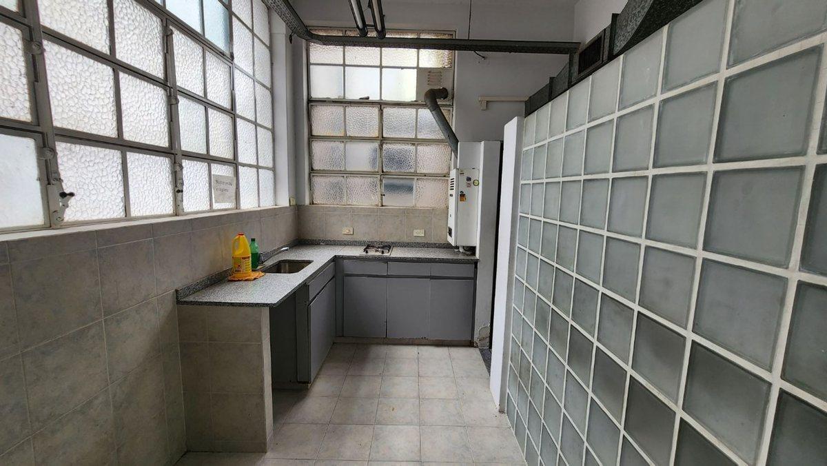 Foto de ALQUILER OFICINA COMERCIAL DE TRES PLANTAS EN CABA, imagen 1