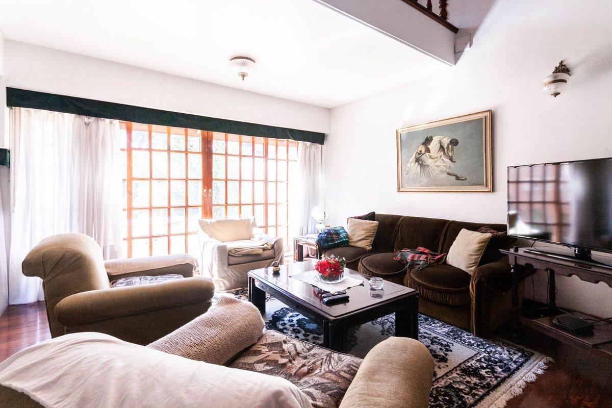 Foto de HERMOSA CASA 5 AMBIENTES lote 13,50 x 56 mts, imagen 4