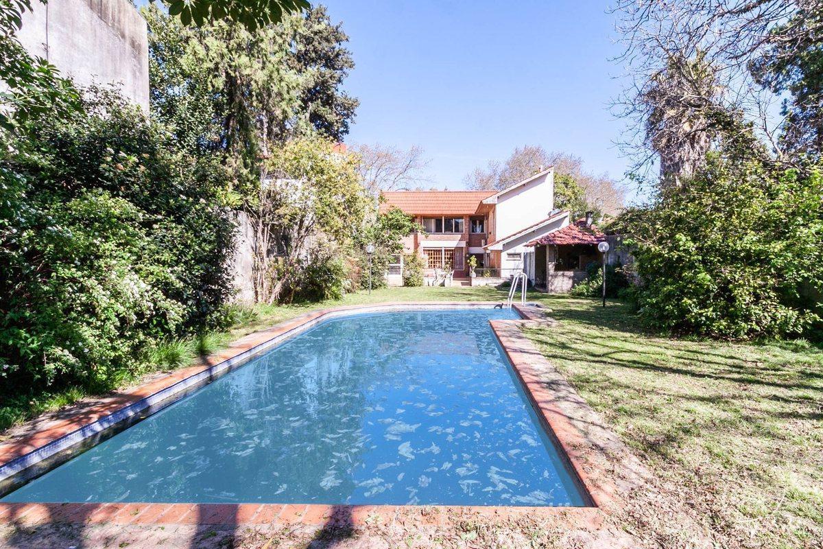 Foto de HERMOSA CASA 5 AMBIENTES lote 13,50 x 56 mts, imagen 2