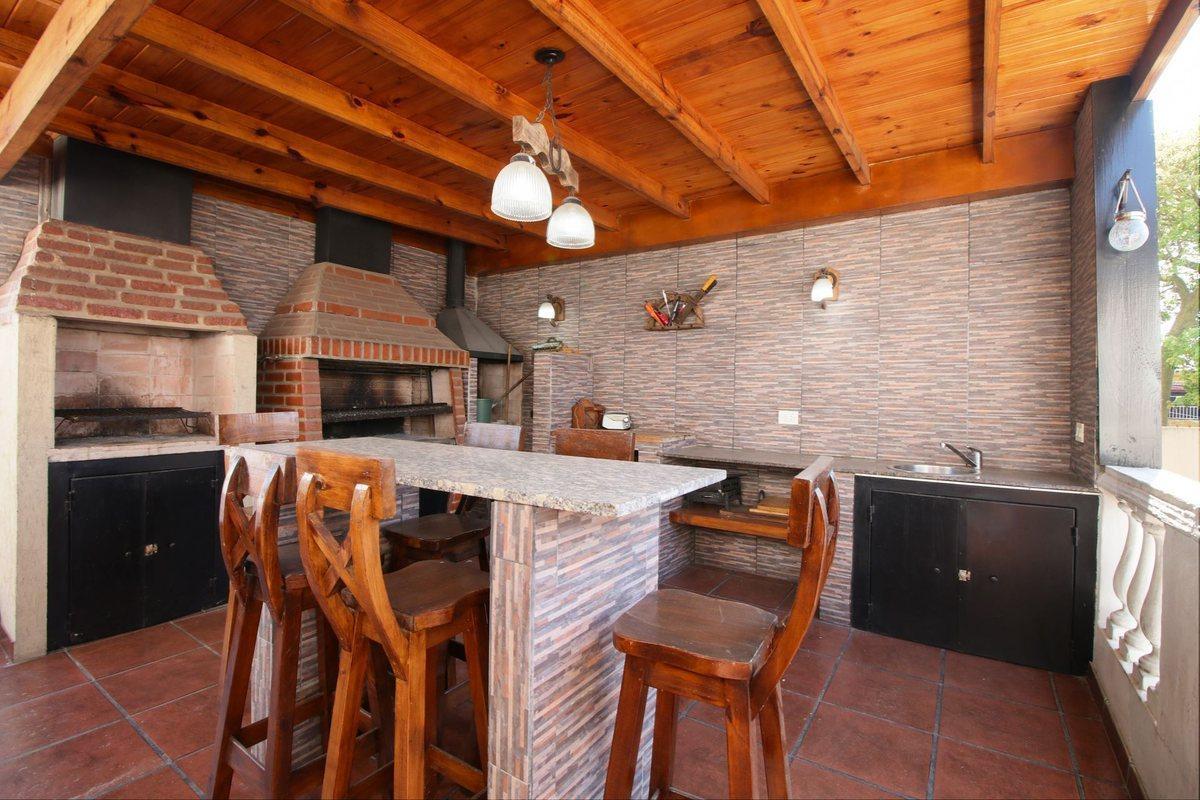 Foto de ACEPTA VH: CASA 3 AMB + PATIO+QUINCHO+PLAYROOM+TER, imagen 2
