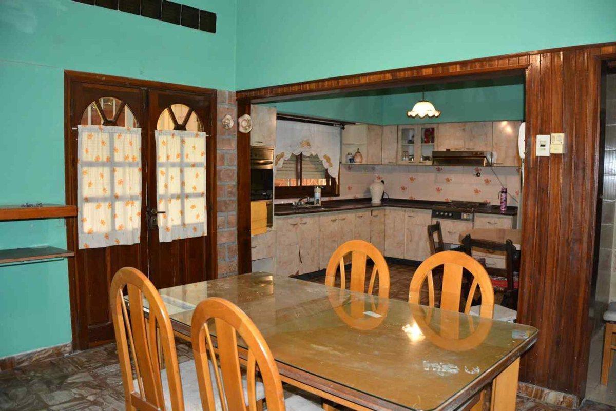 Foto de Casa 4 amb en venta con jardín, cochera y quincho, imagen 2
