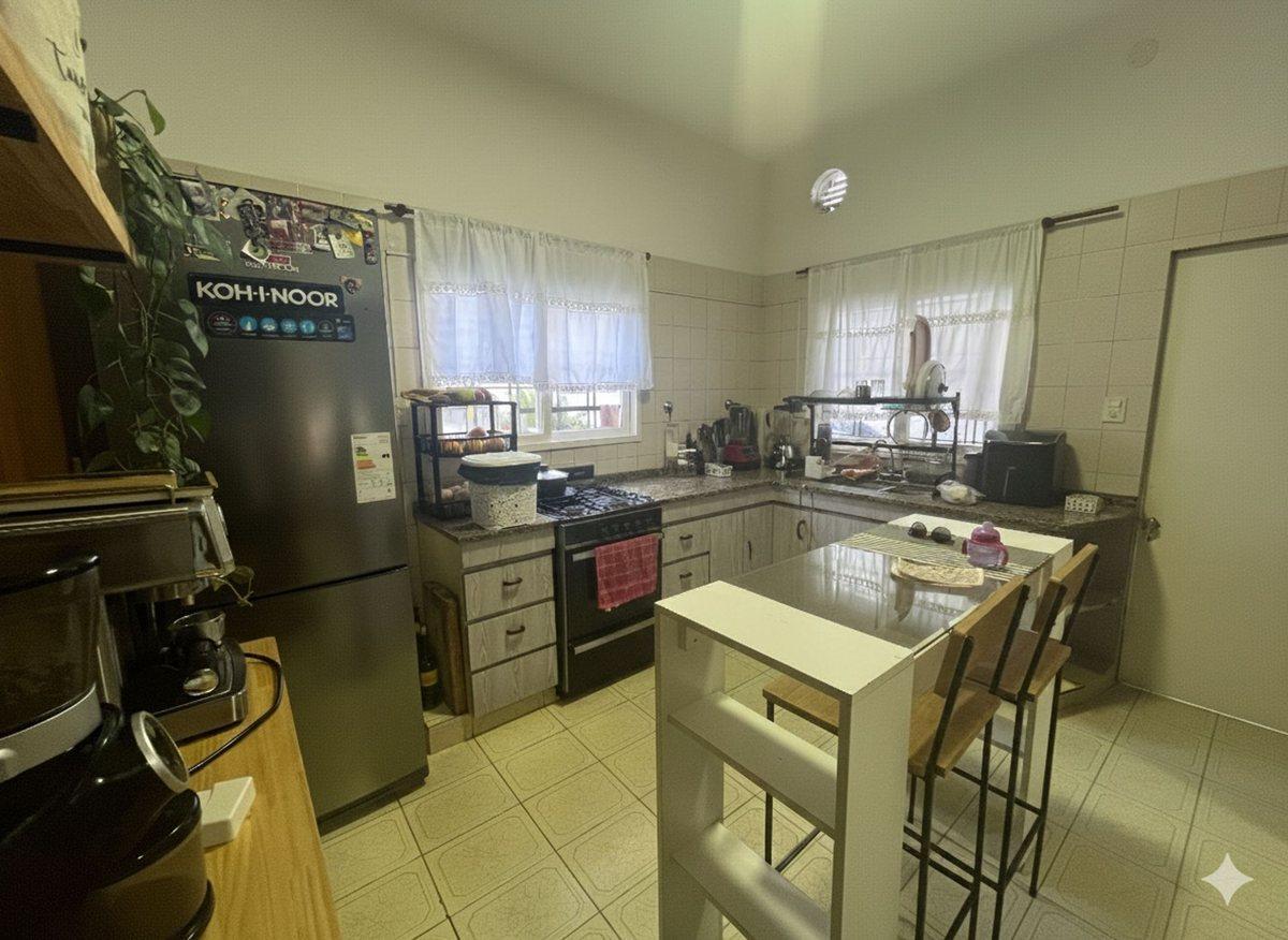 Foto de EXCELENTE CASA EN BANFIELD. APTA CREDITO, imagen 1