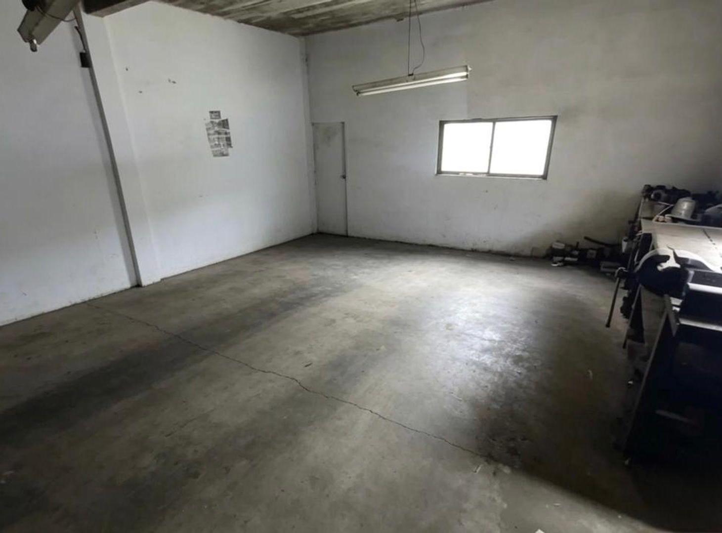 Foto de LOTE DE 8.66 X 34,64 CON COCHERAS Y 2 UNIDADES, imagen 1