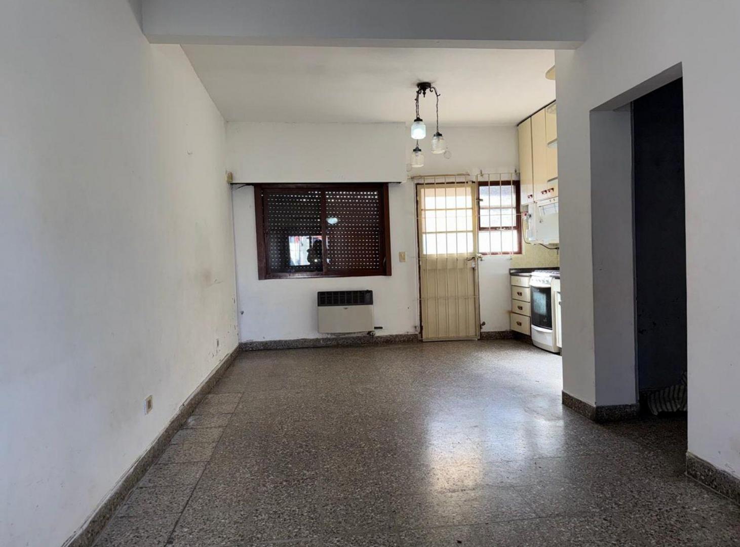 Foto de CASA EN VENTA CON FONDO Y QUINCHO-AVELLANEDA, imagen 2