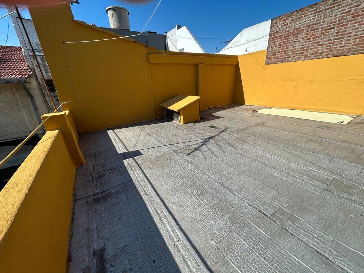 Foto de PH 3 AMB LANUS OESTE APTO CREDITO EXCELENTE ESTADO, imagen 5