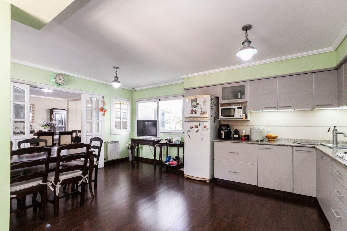 Foto de VENTA CASA CON PISCINA+2 DPTOS+LOCAL LANUS CENTRO, imagen 1