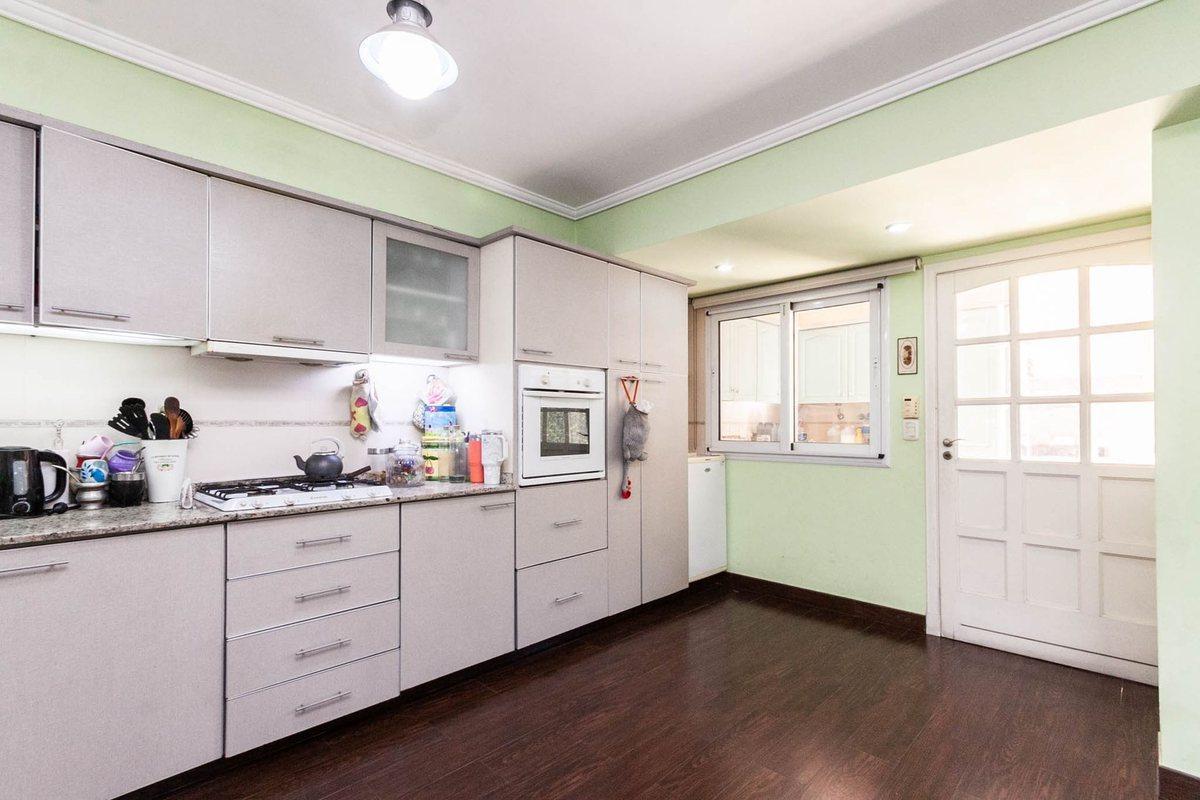 Foto de VENTA CASA CON PISCINA+2 DPTOS+LOCAL LANUS CENTRO, imagen 2