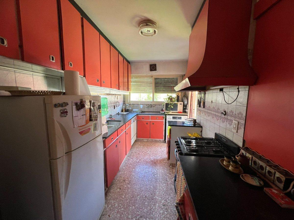 Foto de Tríplex Señorial con Cochera y Jardín en Wilde, imagen 3