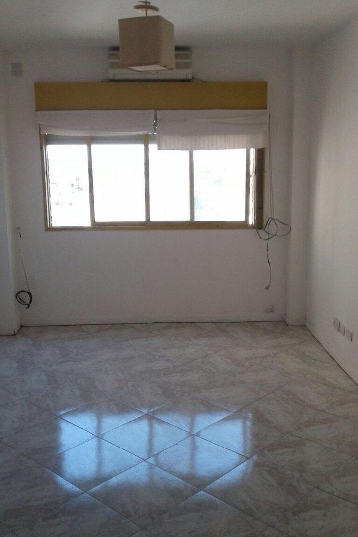Foto de VENTA DE DPTO 2 AMB EXCELENTE UBICACION, imagen 3