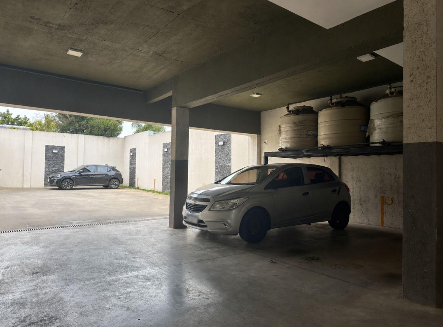 Foto de COCHERA TECHADA A LA VENTA LANUS OESTE, imagen 5