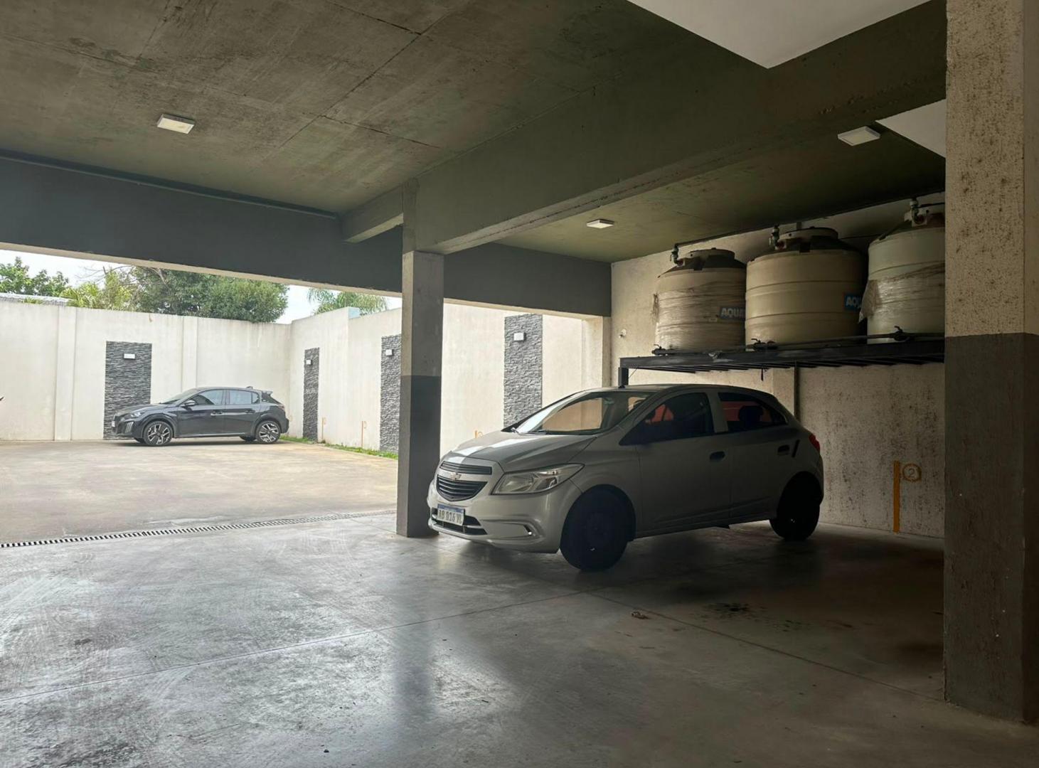 Foto de COCHERA TECHADA A LA VENTA LANUS OESTE, imagen 3