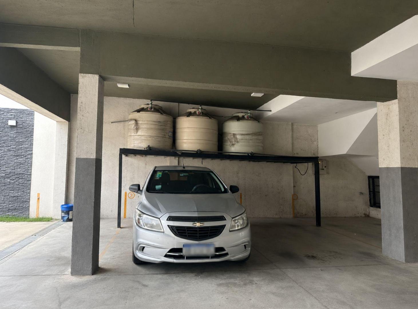 Foto de COCHERA TECHADA A LA VENTA LANUS OESTE, imagen 1