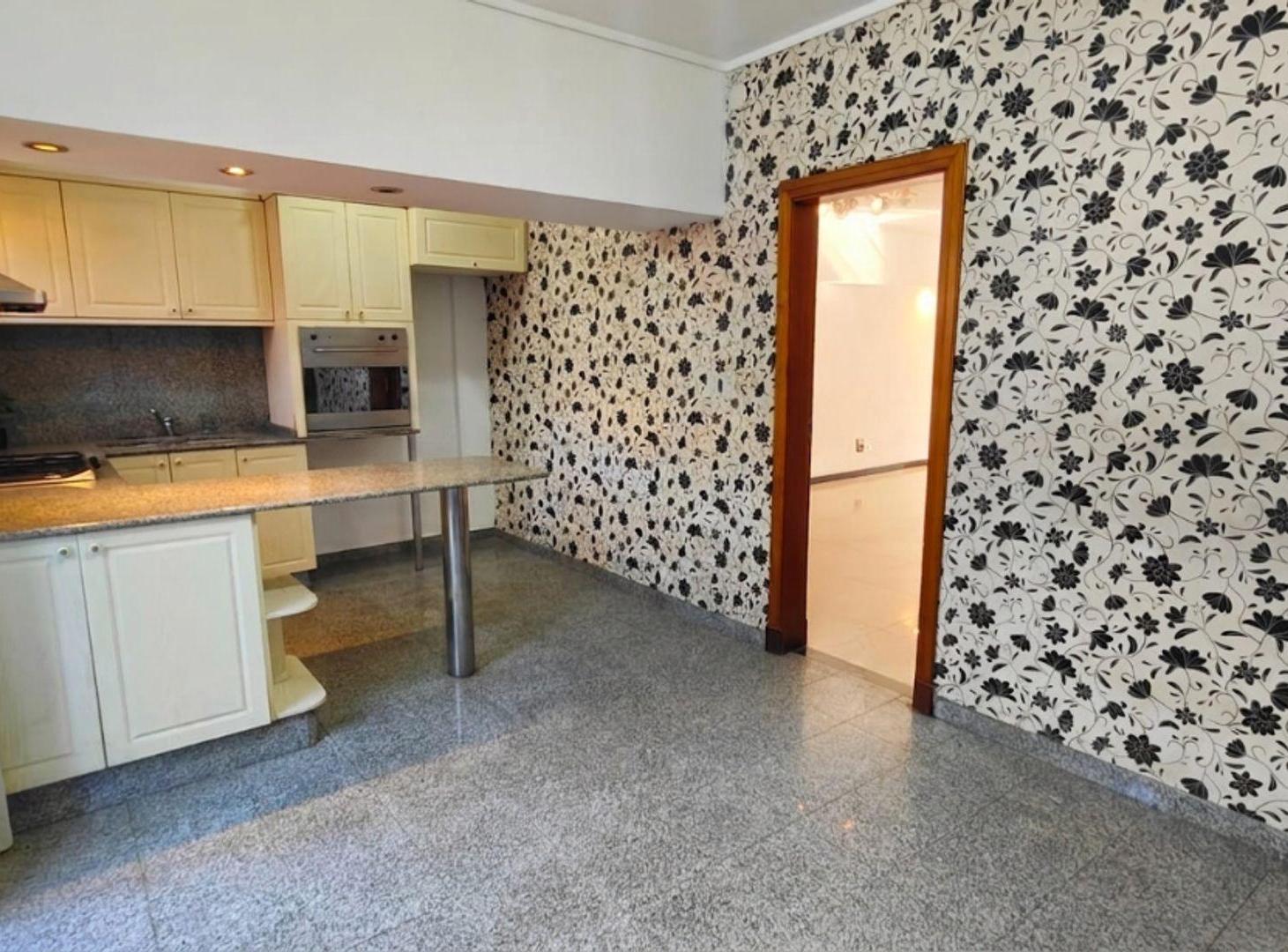 Foto de VENTA HERMOSA CASA DE 4 AMB LANUS, imagen 5