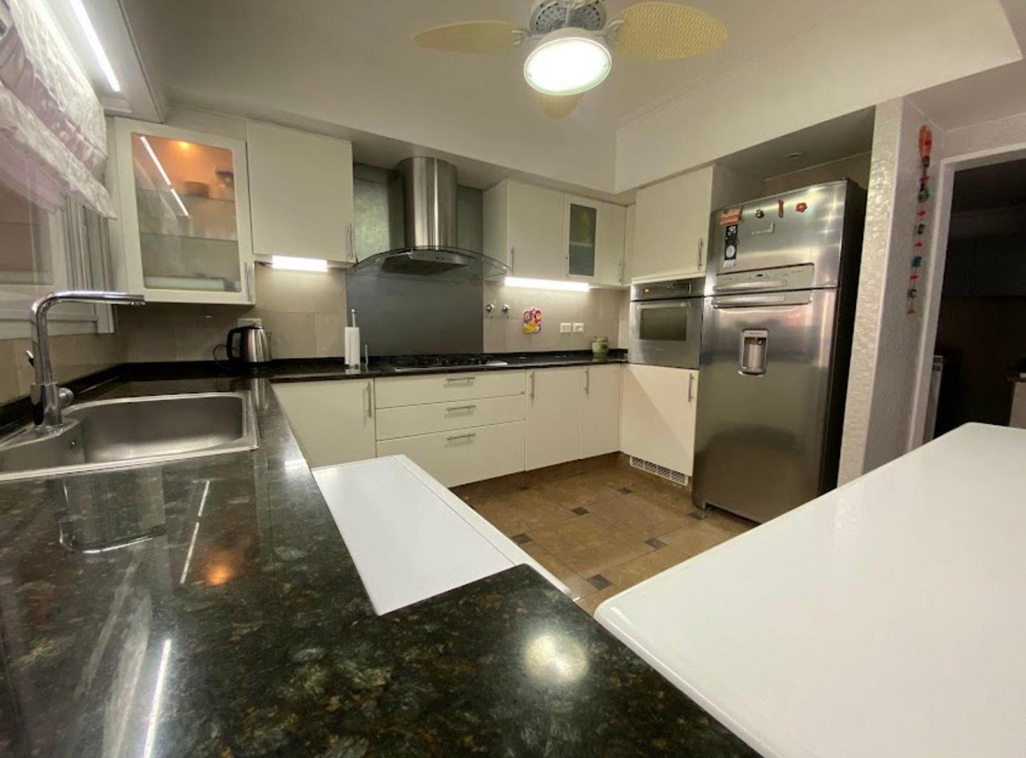 Foto de Excelente Casa 7 Ambientes con Pileta climatizada, imagen 2